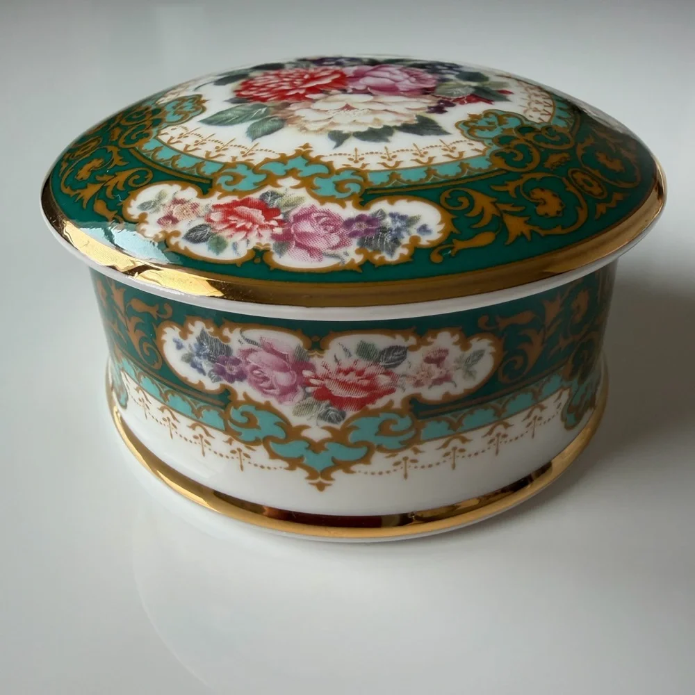 Vintage Porcelian Staffordshire FALCON CHINA Hand Crafted Floral Trinket Box